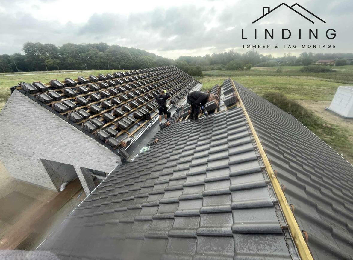 Tagrenovering udført af tømrer i Toftlund